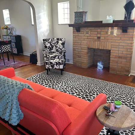 The Lloyd Little House Villa